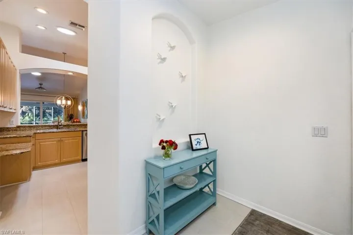 6168  Mandalay  CIR, Naples, FL 34112