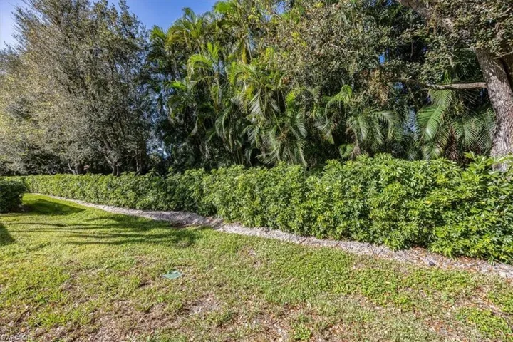 6168  Mandalay  CIR, Naples, FL 34112