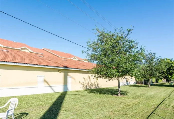 View of grassy yard