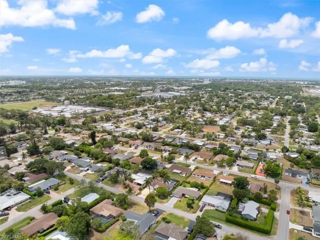Bird's eye view with a residential view