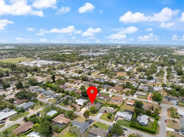 Bird's eye view with a residential view