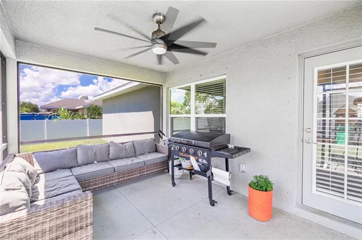 Sunroom / solarium featuring ceiling fan