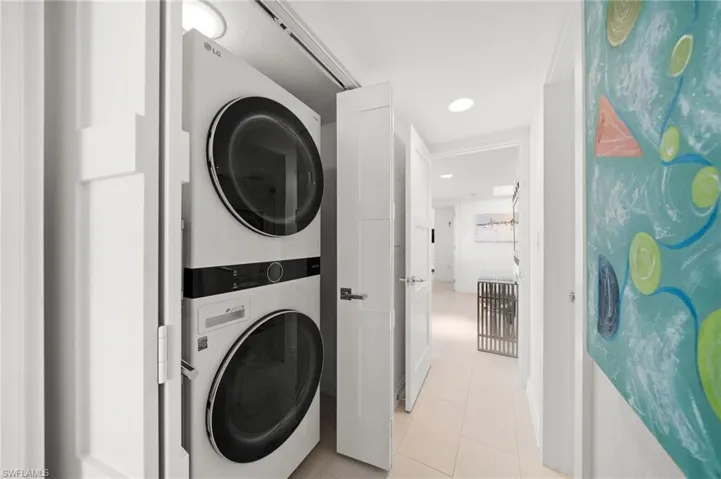 10420  Gulf Shore  DR, Naples, FL 34108
