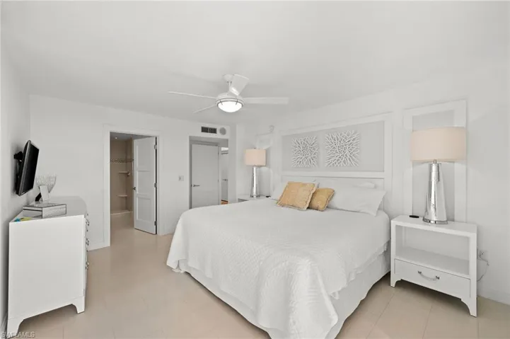 10420  Gulf Shore  DR, Naples, FL 34108