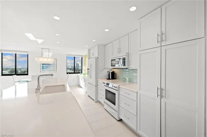 10420  Gulf Shore  DR, Naples, FL 34108