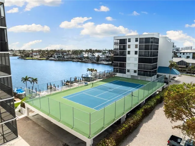 10420  Gulf Shore  DR, Naples, FL 34108