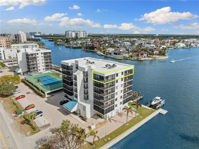 10420  Gulf Shore  DR, Naples, FL 34108