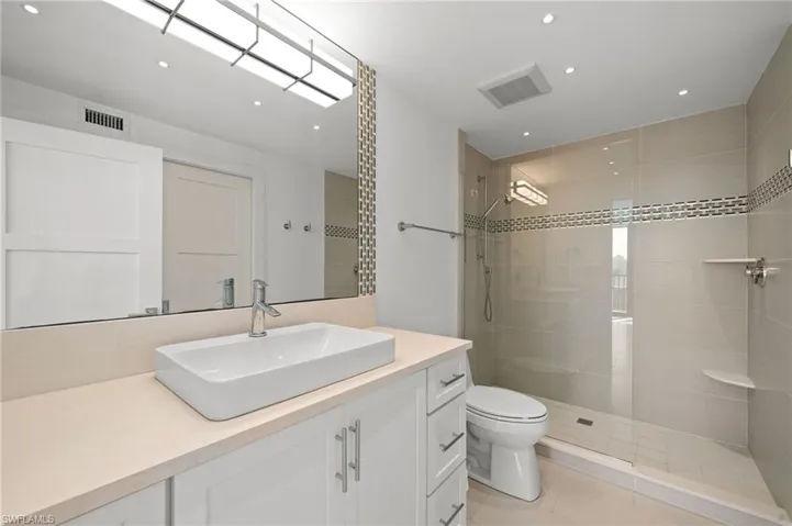 10420  Gulf Shore  DR, Naples, FL 34108