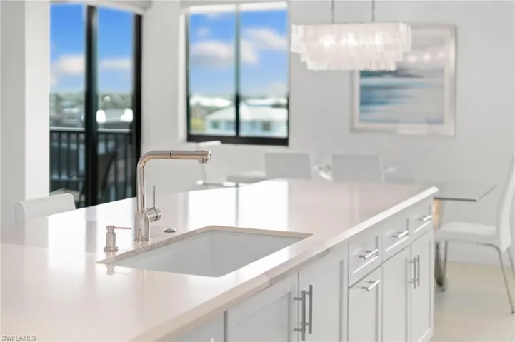 10420  Gulf Shore  DR, Naples, FL 34108