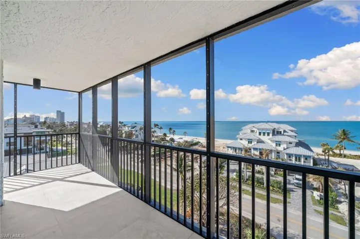 10420  Gulf Shore  DR, Naples, FL 34108