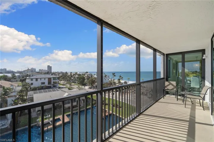 10420  Gulf Shore  DR, Naples, FL 34108