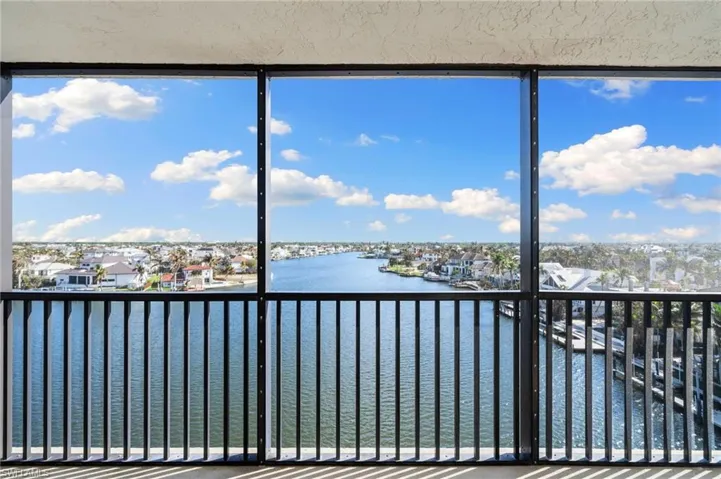 10420  Gulf Shore  DR, Naples, FL 34108