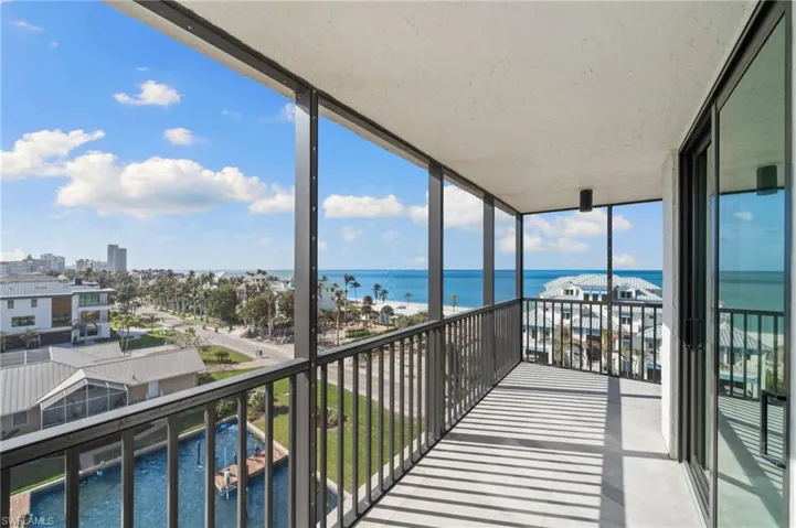 10420  Gulf Shore  DR, Naples, FL 34108