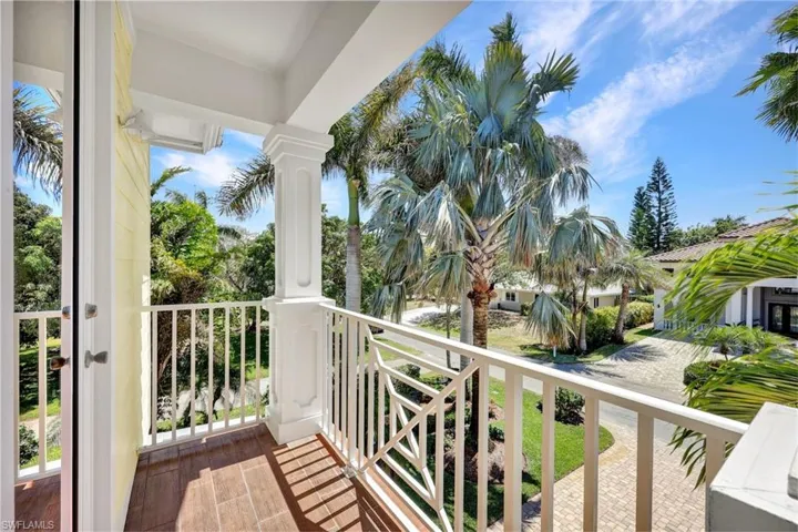 Front guest-suite balcony