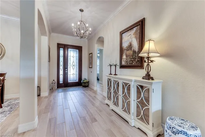 New front door, nice foyer