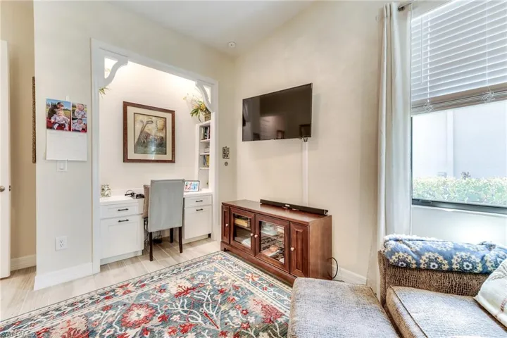 Great built in desk, book shelves.