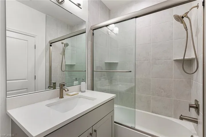 Upgraded, Glass Shower