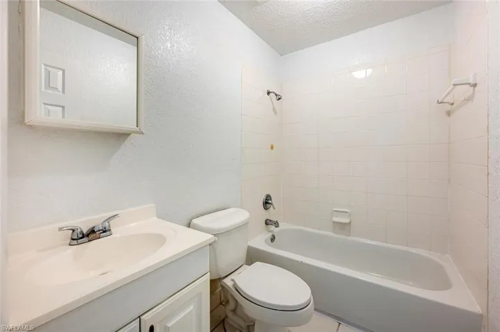 4603  Bayshore  DR, Naples, FL 34112