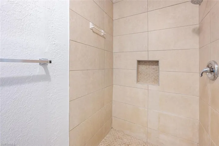 4603  Bayshore  DR, Naples, FL 34112