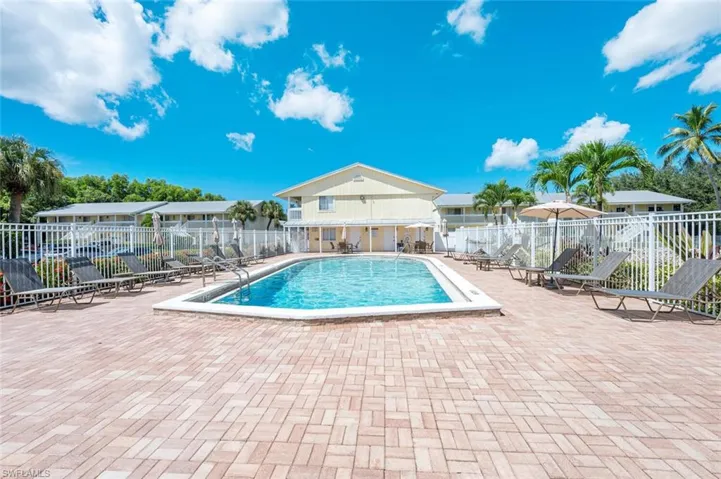4603  Bayshore  DR, Naples, FL 34112