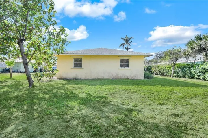 Plenty of room to spread out on this lot and a half property
