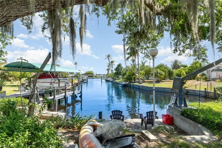The concrete dock is 28' x 11'