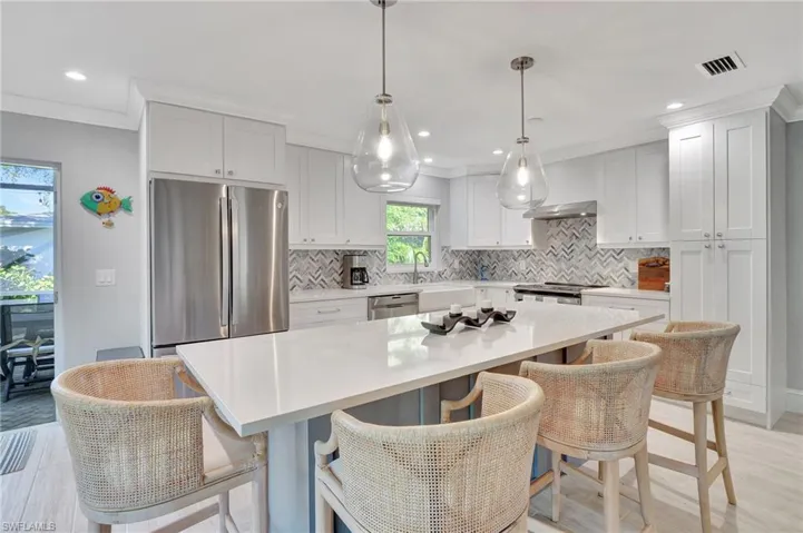 10  Rivard  RD, Naples, FL 34112