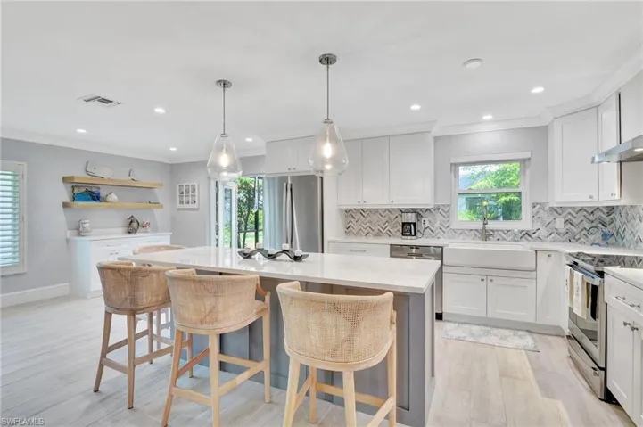 10  Rivard  RD, Naples, FL 34112
