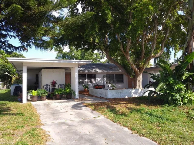 View of front of home with driveway