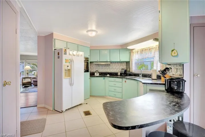 Breakfast bar