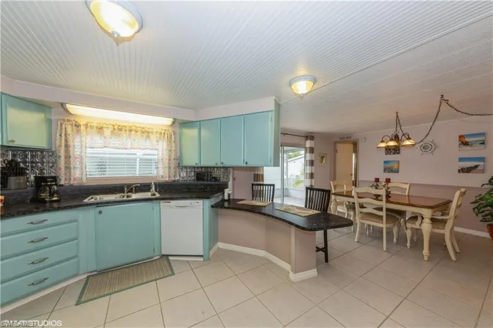Welcoming family dining room
