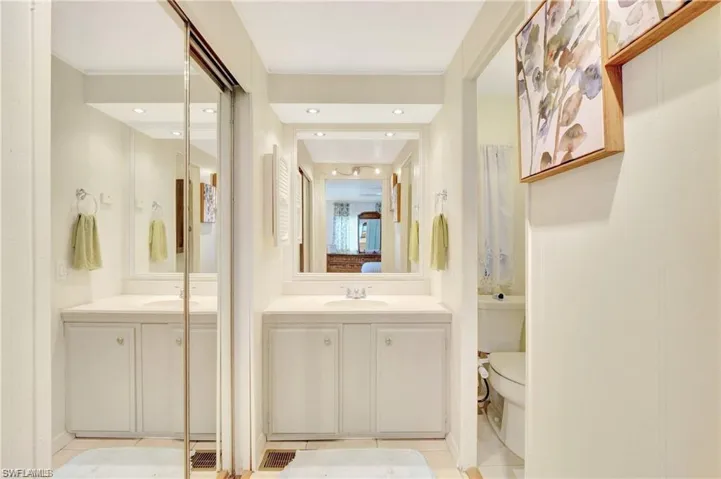 Separate toliet & shower