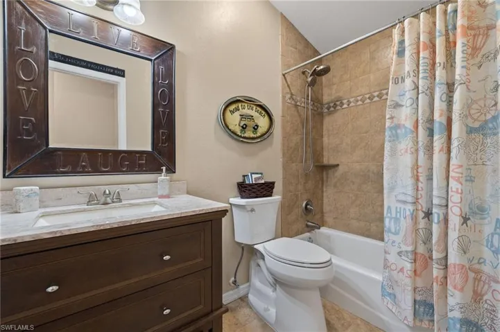 10689- 2nd bathroom with tub/shower combo