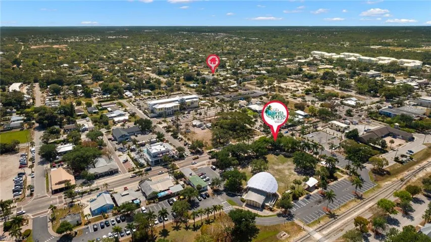 5 miles to the beach  less than 30 minutes to RSW and Fort Myers Beach LOCATION LOCATION LOCATION
