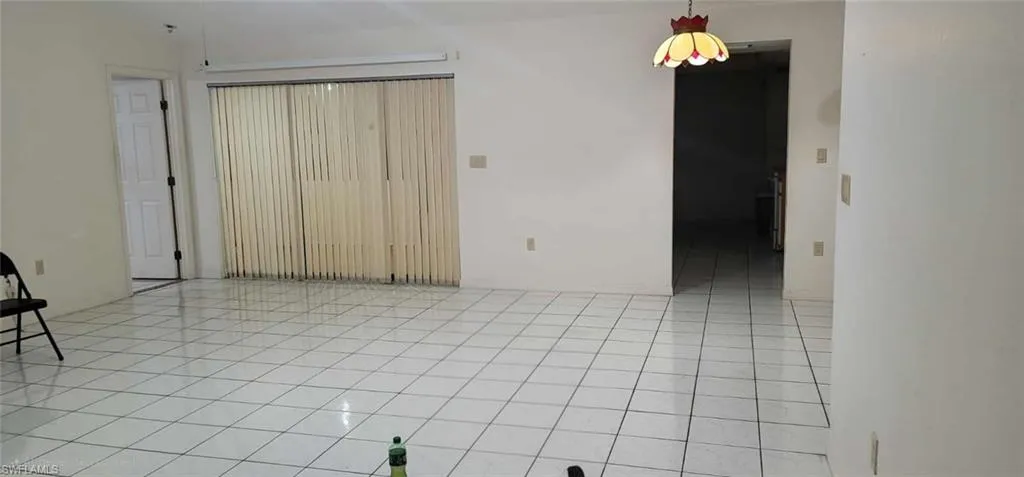 Unfurnished room with light tile patterned floors