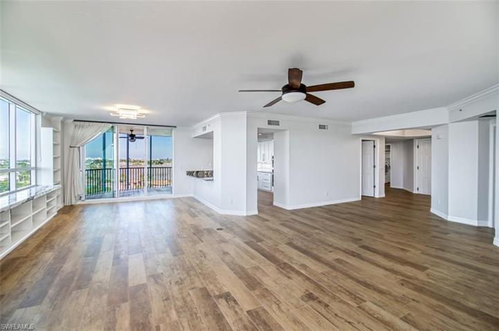 Great room to kitchen and breakfast bar