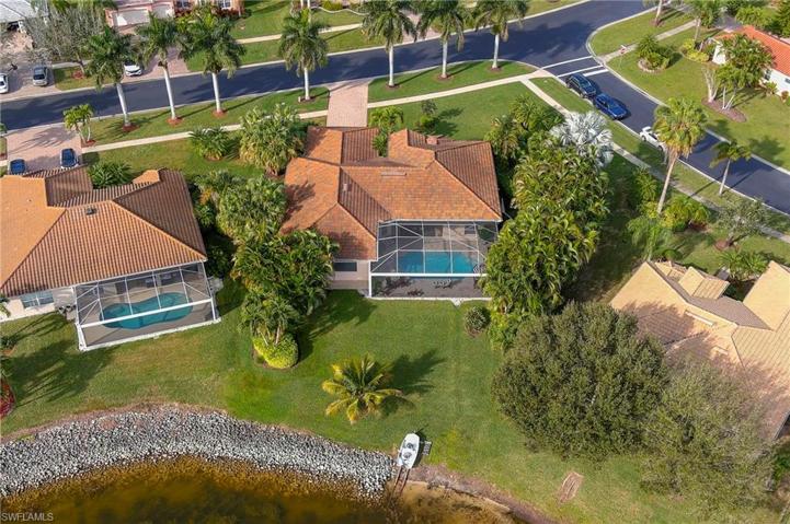 2213  Valencia Lakes  CIR, Naples, FL 34120