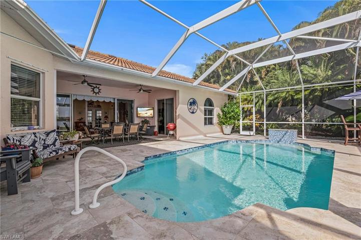 Screened Pool w/ Water Feature