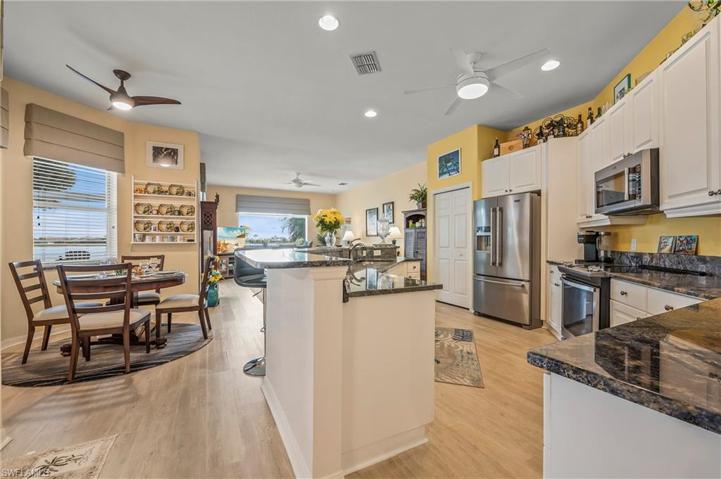 Kitchen/Breakfast Nook