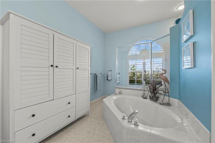 Master Bathroom Jetted Bathtub