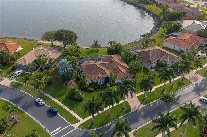 2213  Valencia Lakes  CIR, Naples, FL 34120