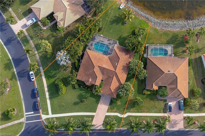 2213  Valencia Lakes  CIR, Naples, FL 34120