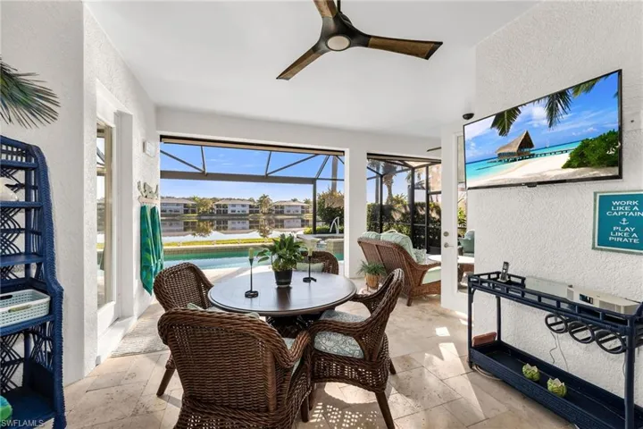 Second spacious area on the lanai