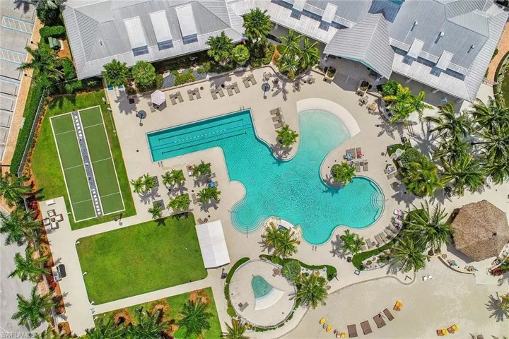 14683  Edgewater  CIR, Naples, FL 34114