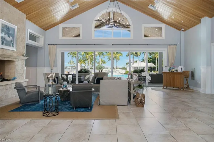 14683  Edgewater  CIR, Naples, FL 34114