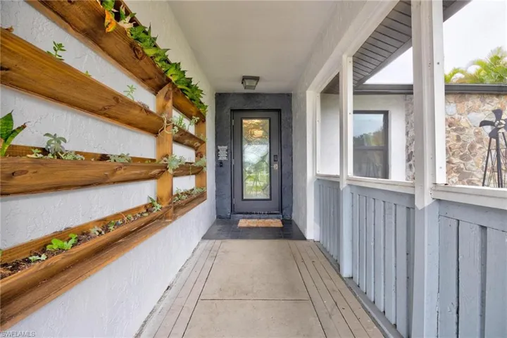 Screened Entryway