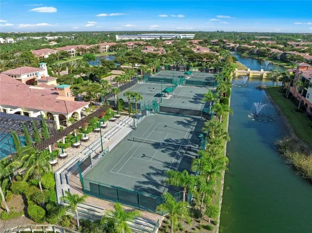 Aerial view of the tennis courts and Clubhouse