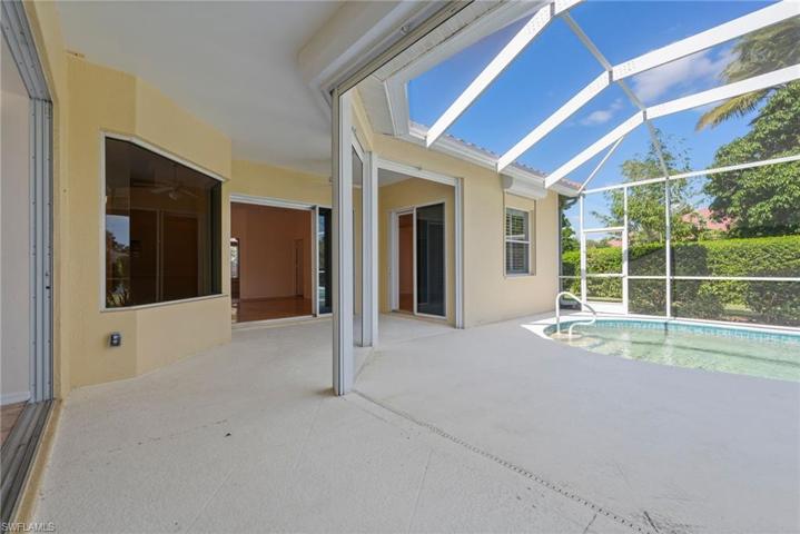 Large under roof area on lanai