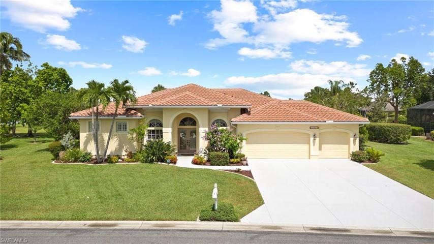 Front w 3 Car garage