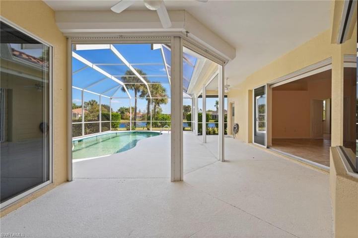 Large under roof area on lanai